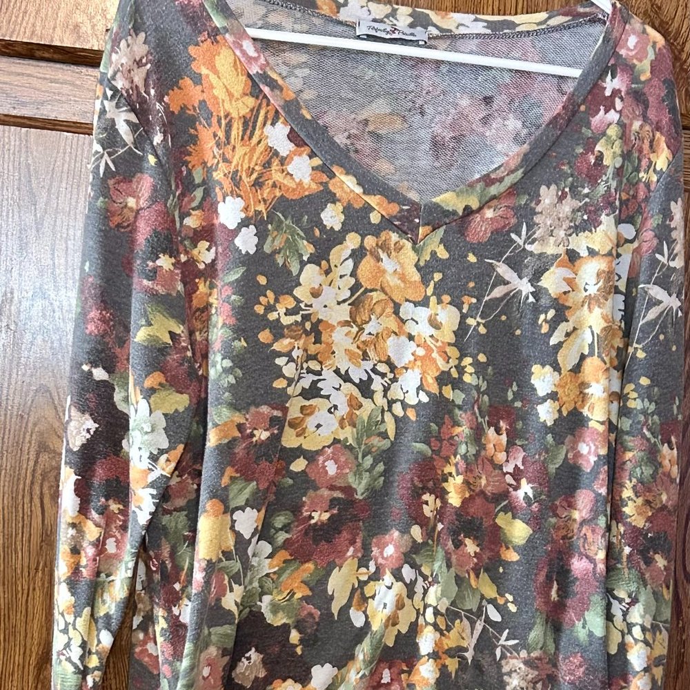 Keep Things Simple Long Sleeve Floral V Neck Pullover Top in Charcoal Grey